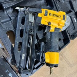 Dewalt 16g Finish Nailer