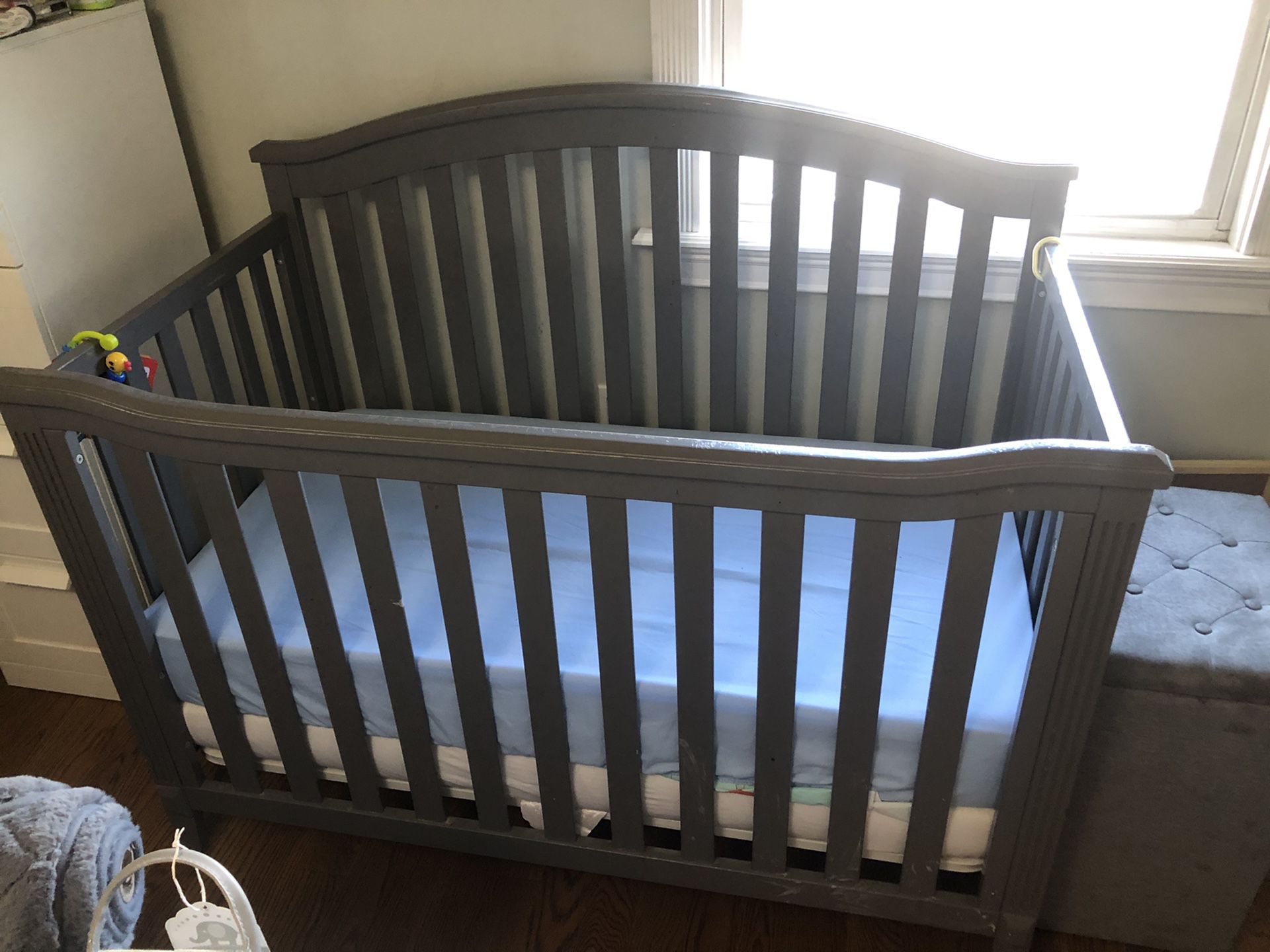 I’m selling this crib because my twins don’t used anymore.its in good condition.