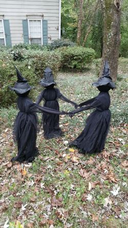 3 dancing witches