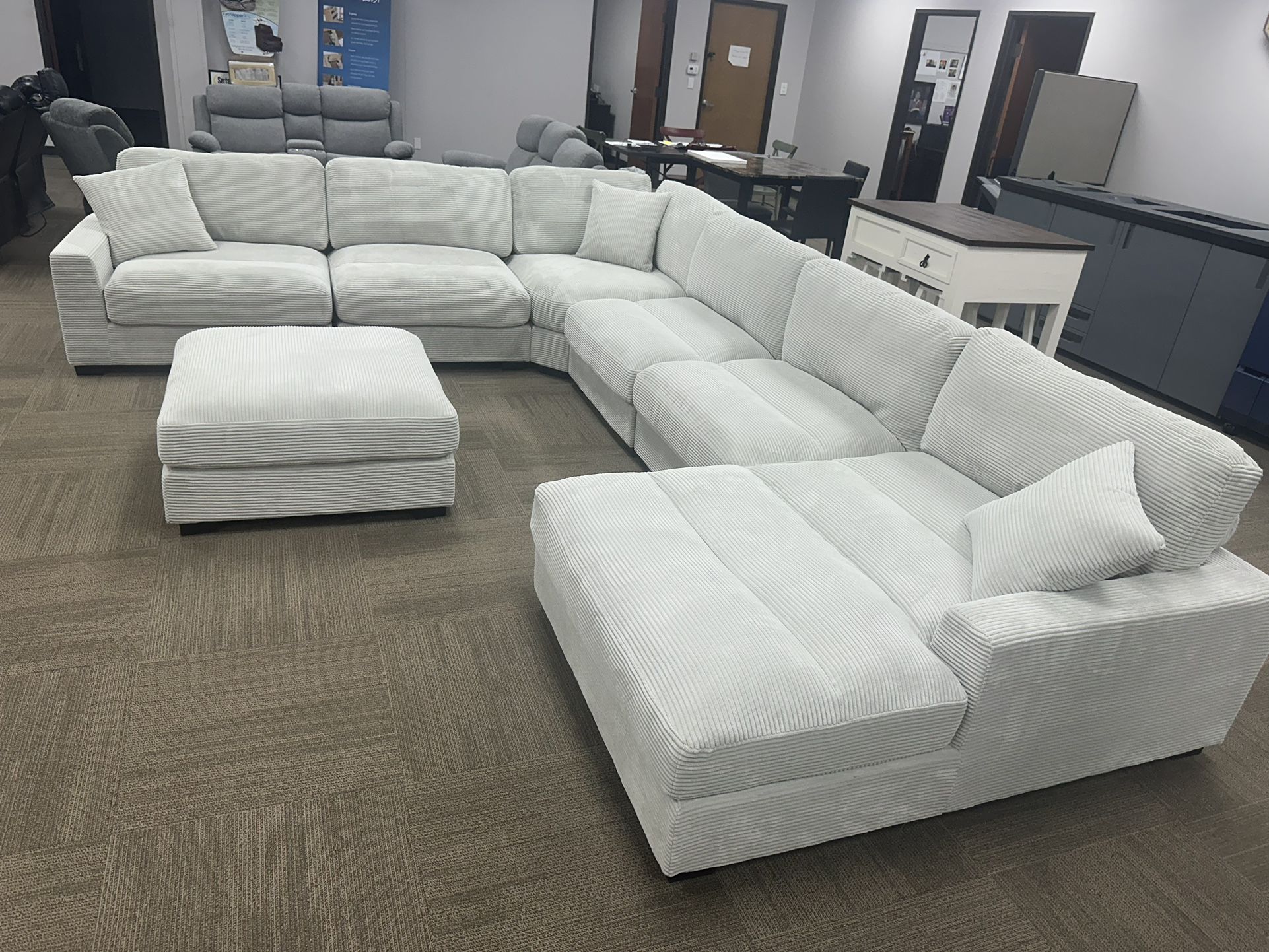 🔥Brand New Oversized Sectional Sofa🔥