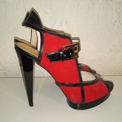 MICHAEL KORS BLACK/ RED W GOLD BUCKLED PEEP TOE HEELS SIZE 5 (Dets Below⏬⏬⏬)