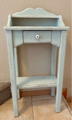 Cottage wood side table
