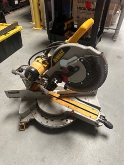 DeWalt Sliding Compound Miter Saw