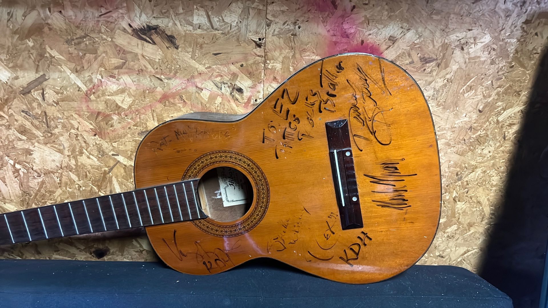 Old acoustic guitar, signed by rex brown Vinny from Dio kill Devil Hill band