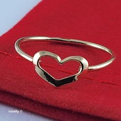 18K Yellow Gold Heart-Shaped Dainty Ring Size 4.75 - Solid Gold!/ Anillo de Oro con Diseño de Corazón! 👌🎁Post Tags: 10K 14K