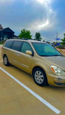 2007 Hyundai Entourage. Good condition