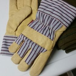 Winter work gloves. Size large.