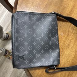 Louis Vuitton Messenger Bag District PM