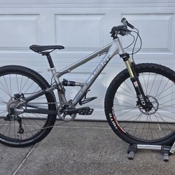 Giant Anthem Full Suspension Mountain Bike 26