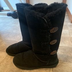Women’s Bear Paws Size 8 Black