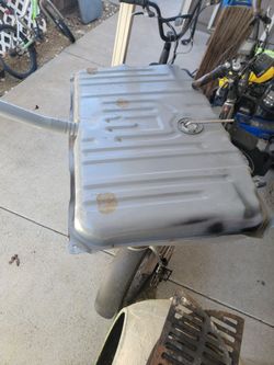 Gas tank