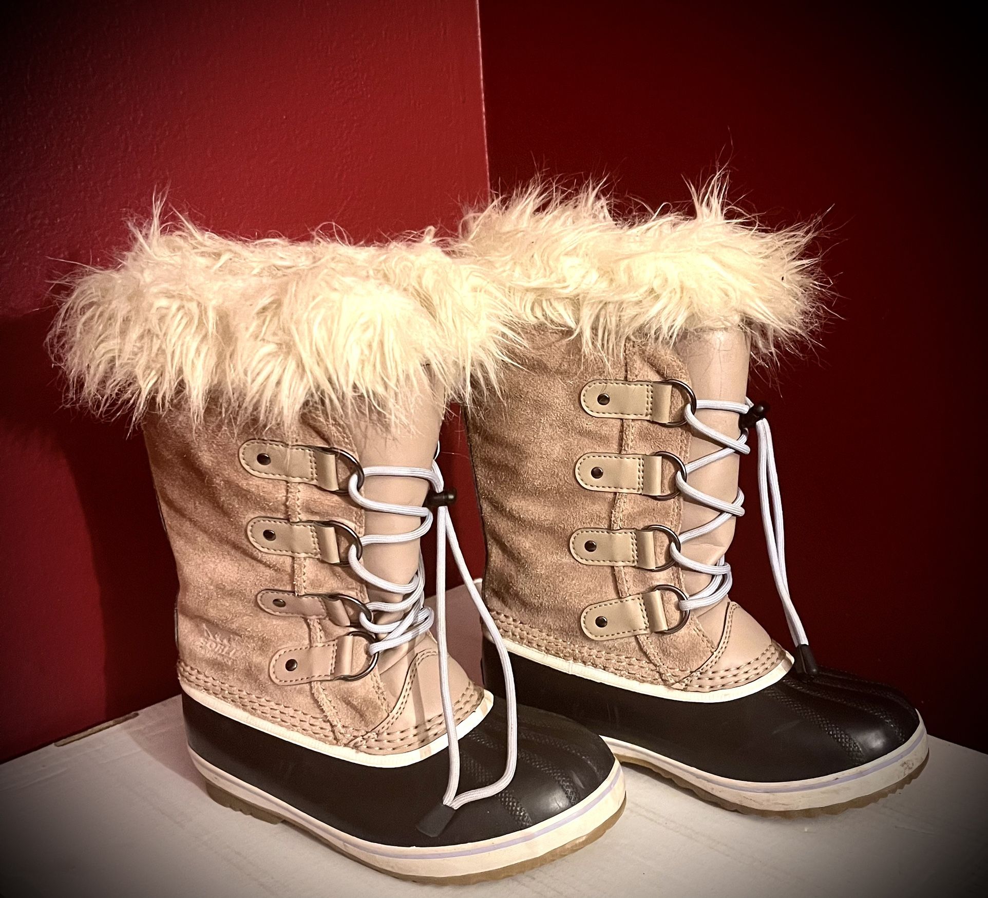 Sorel Tofino II Suede & Rubber Snow Boots - Girls Size 3 - Worn once