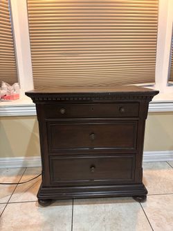 Paula Deen dresser