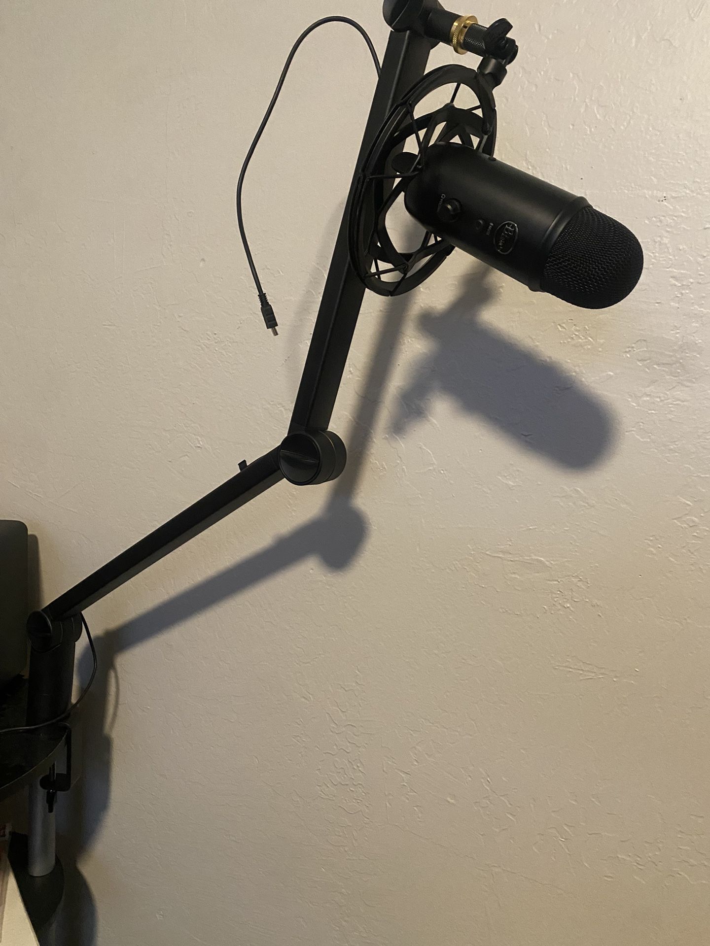 Logitech for Creators Blue Yeticaster Pro Broadcast Bundle