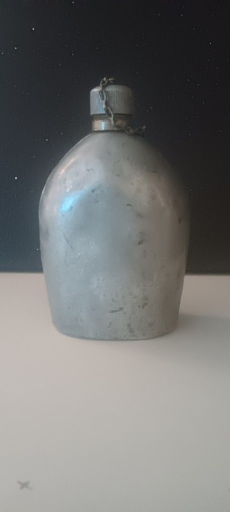 Antique WW1 Canteen From 1918.
