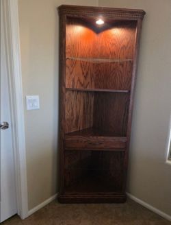 2 corner displays w/lights