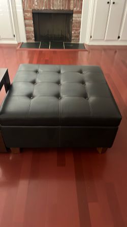Center table/ottoman *free*