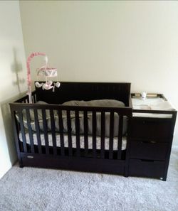 Graco Hadley Convertible Crib + Toddler Mattress and Mattress Protector