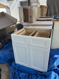 Kitchen cabinet