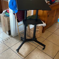 Mobile Standing Desk 