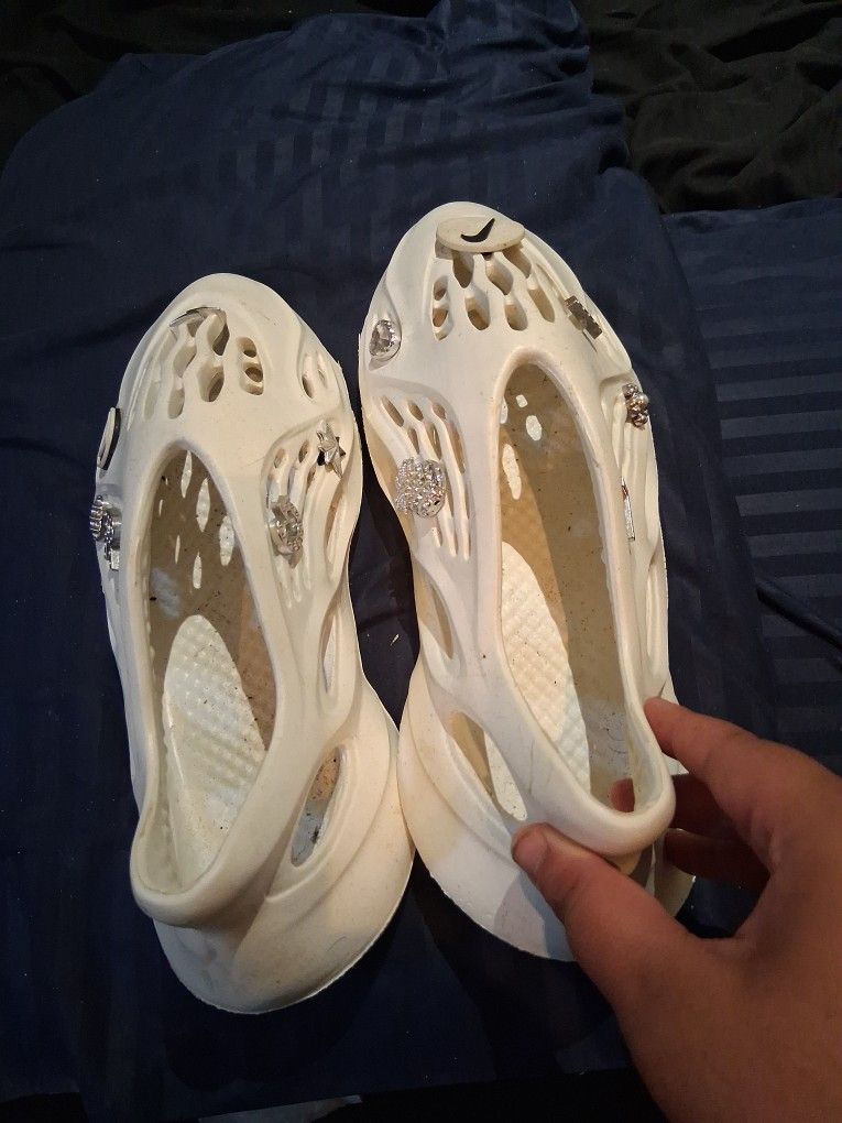 White Yezzy Form