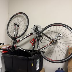2011 Trek 1.1 C H2 54 BK is a 54 cm (Small/Medium) road bike