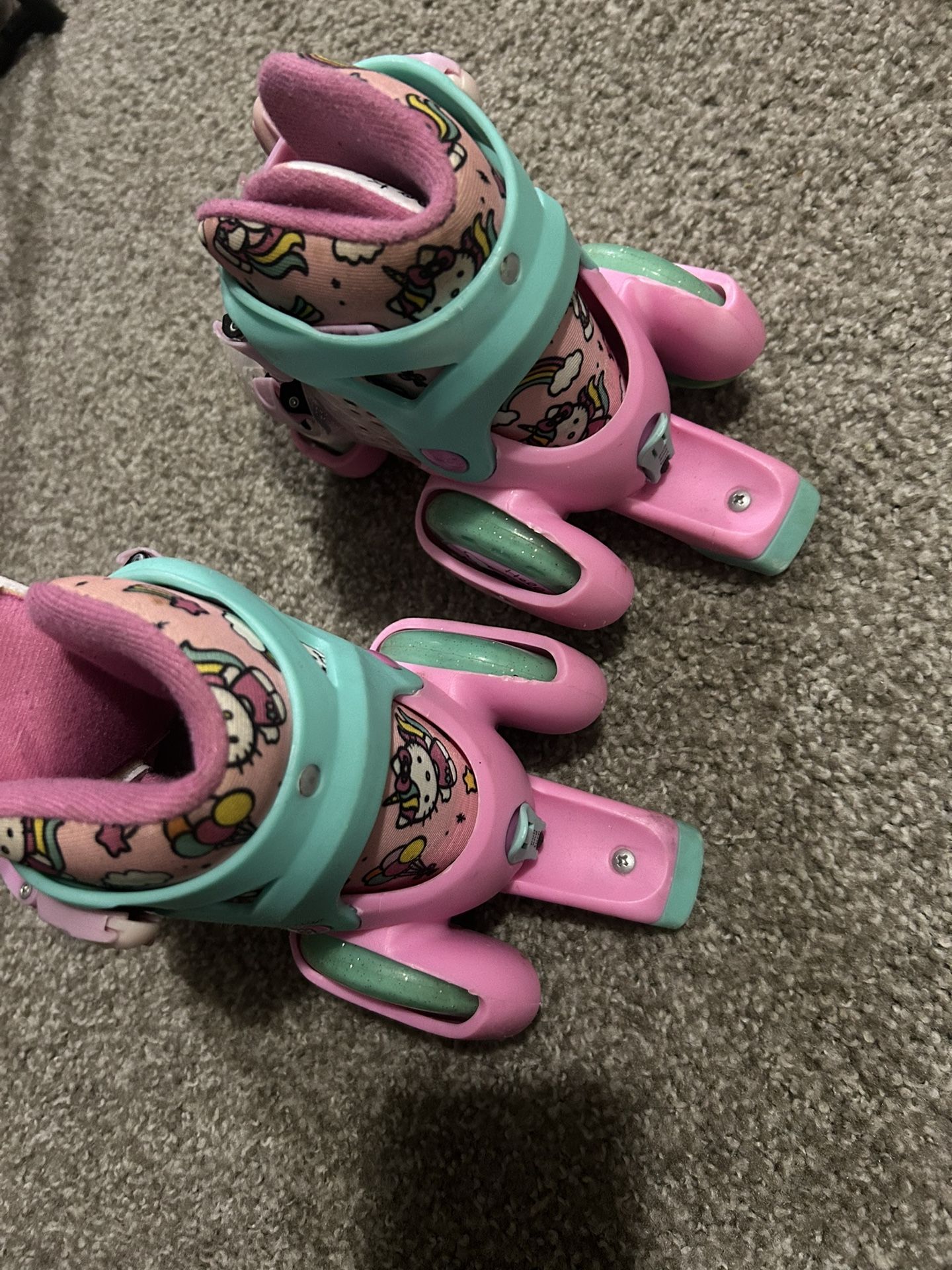 Hello kitty Roller skates Size 11-2 