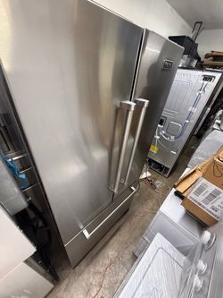 Viking proffesional French door  counter depth ice and water inside 36”w