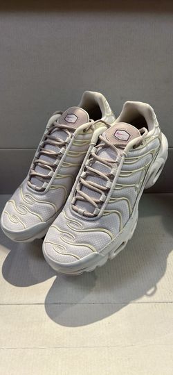 NIKE AIR MAX PLUS “PEARL WHITE”
