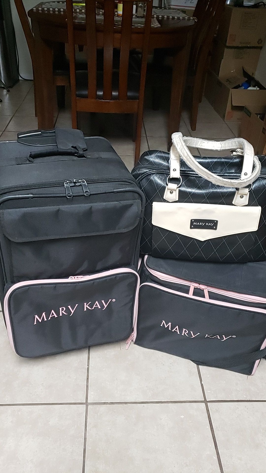 Mary Kay Cosmetics 3Pc Set.