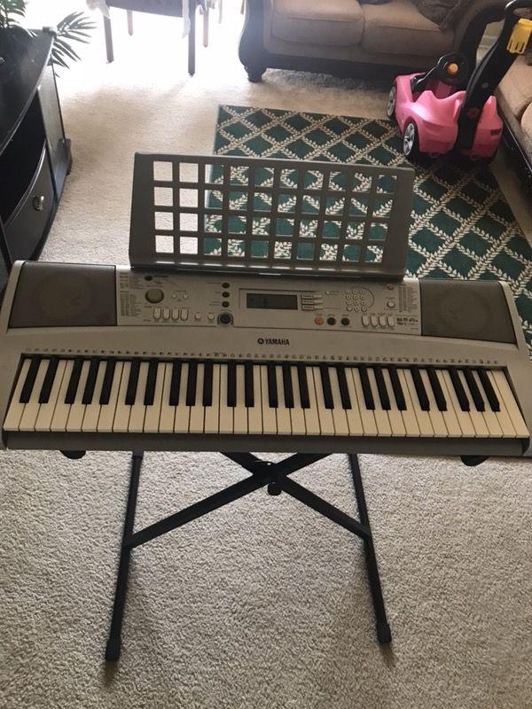 Yamaha YPT300 portable keyboard