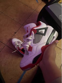 Jordan 4 fire reds