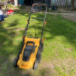 Black + Decker 13 Amp Electric Push Mower 