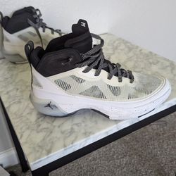 Original Jordan 37 White Black Basketball Shoes Sneakers Men's Size 8.5 same new 9.5/10