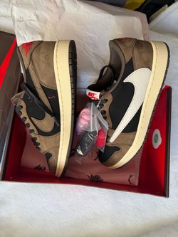 Size M US 10.5 - Nike Air Jordan 1 Low OG SP-T Travis Scott