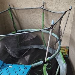 Kids Enclosed Trampoline