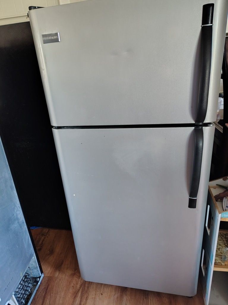 Refrigerator 