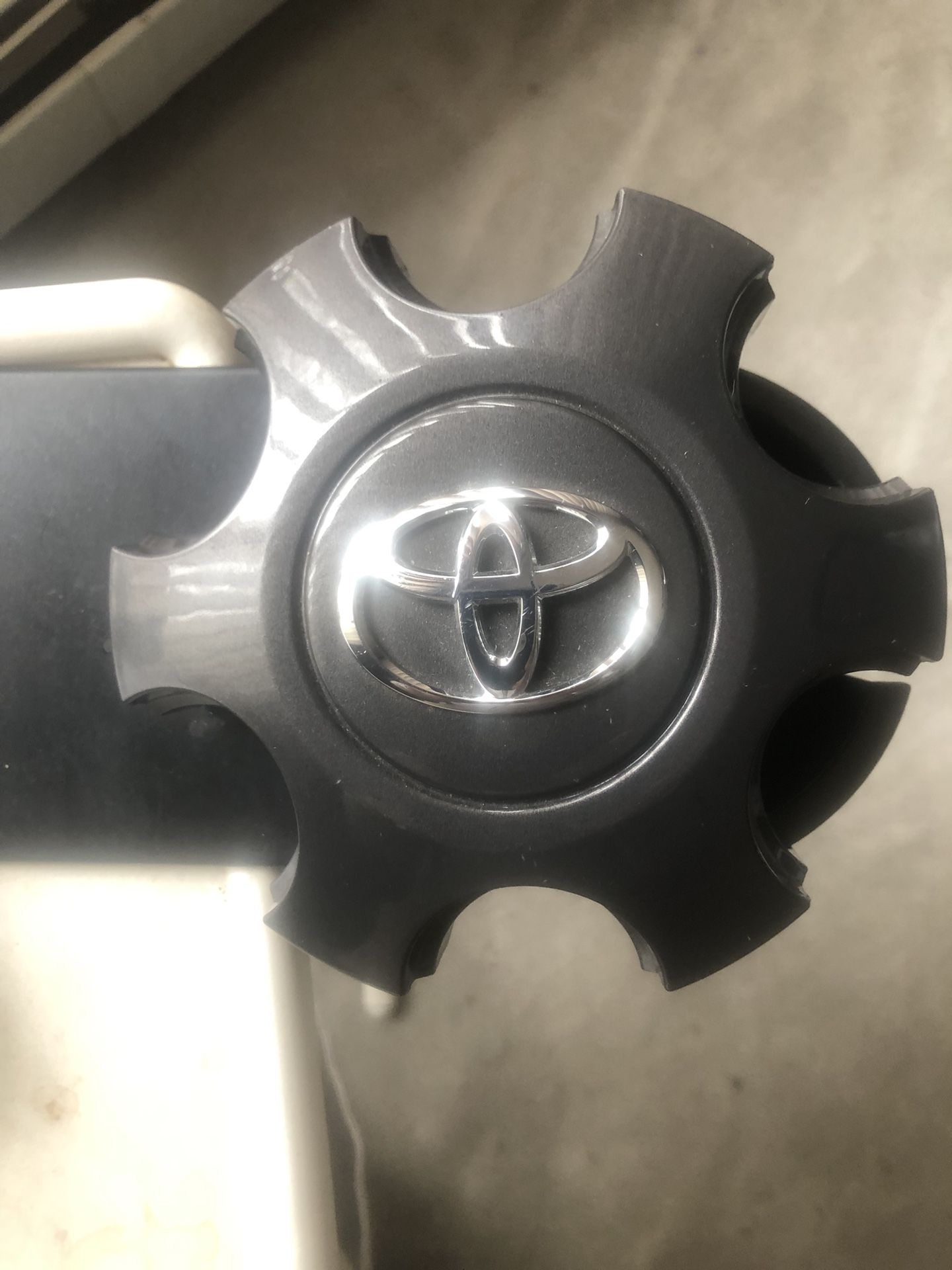 Toyota wheel center cap