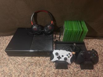 Xbox One 1TB Bundle – 2 Controllers, 9 Games & Headset