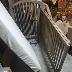    Bassinet , Crib