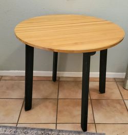 Round wood table