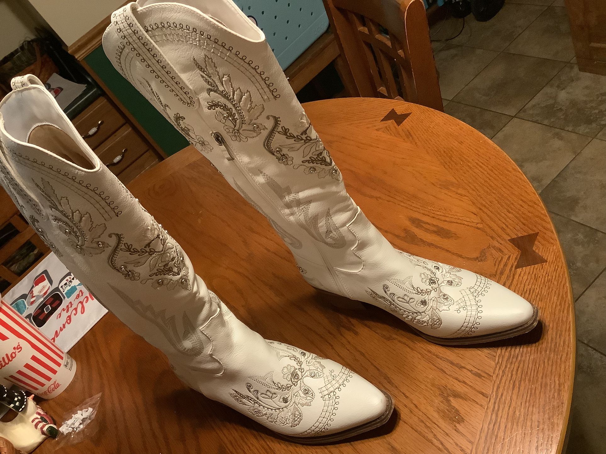 White Rhinestone Accent Boutique cowgirl boots size 8. Absolutely stunning design and stitching Worn 4 Times, no scuffs, rips or issues with 3/4 zippe