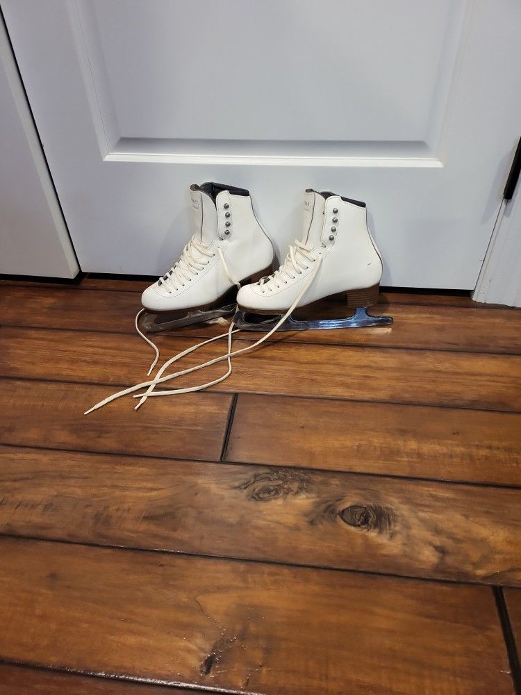 Figure Skates, Rivendell Diamond, Size 4 1/2
