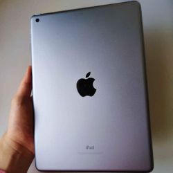 iPad 6, iCloud Unlocked,  Excellent Condition 