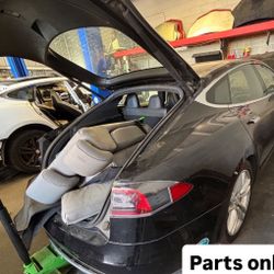 2013 MODEL S TESLA - PARTING OUT! PARTS AVAILABLE! PARTING OUT!