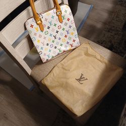 Brand New Designer Women's Purse / Dust Bag 