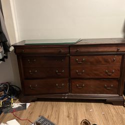 Free Stuff Dresser And Side Tables 