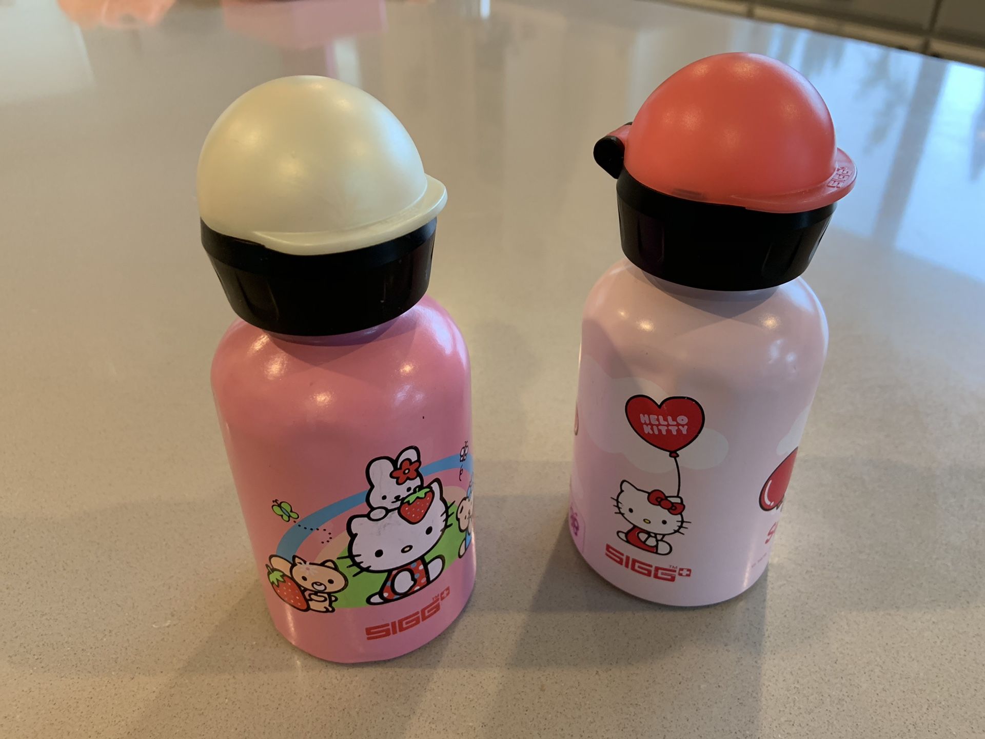 2xSIGG HELLO KITTY water bottles - some dents