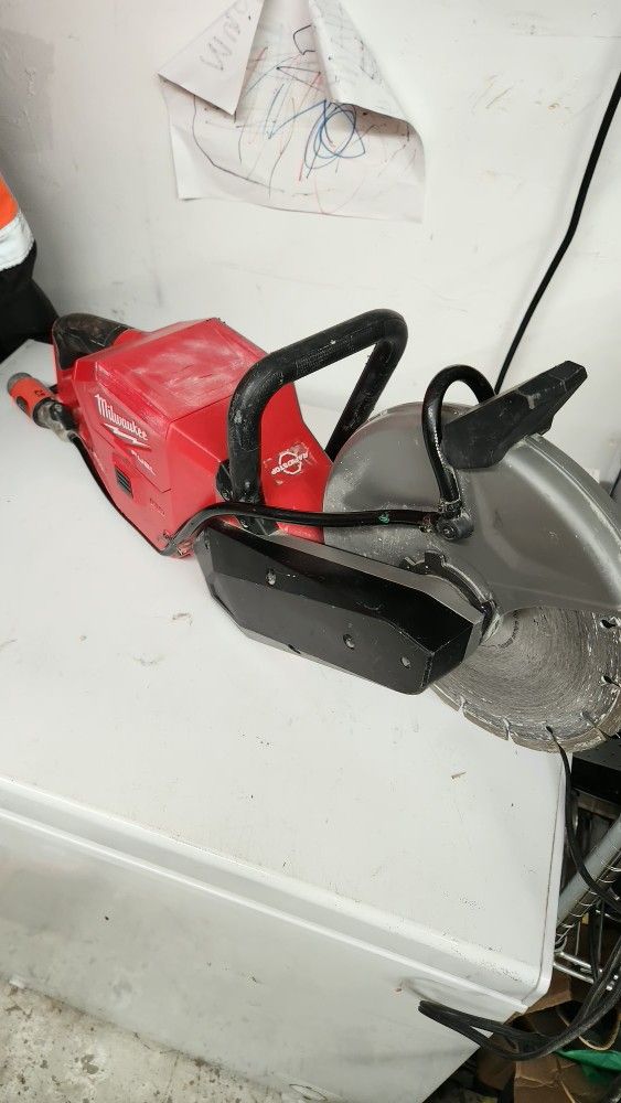 Miwaukee  Cutter Saw 9 Inchs