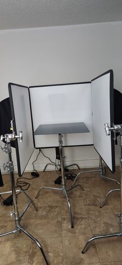 Profesional Studio Set Up For Photography And Video